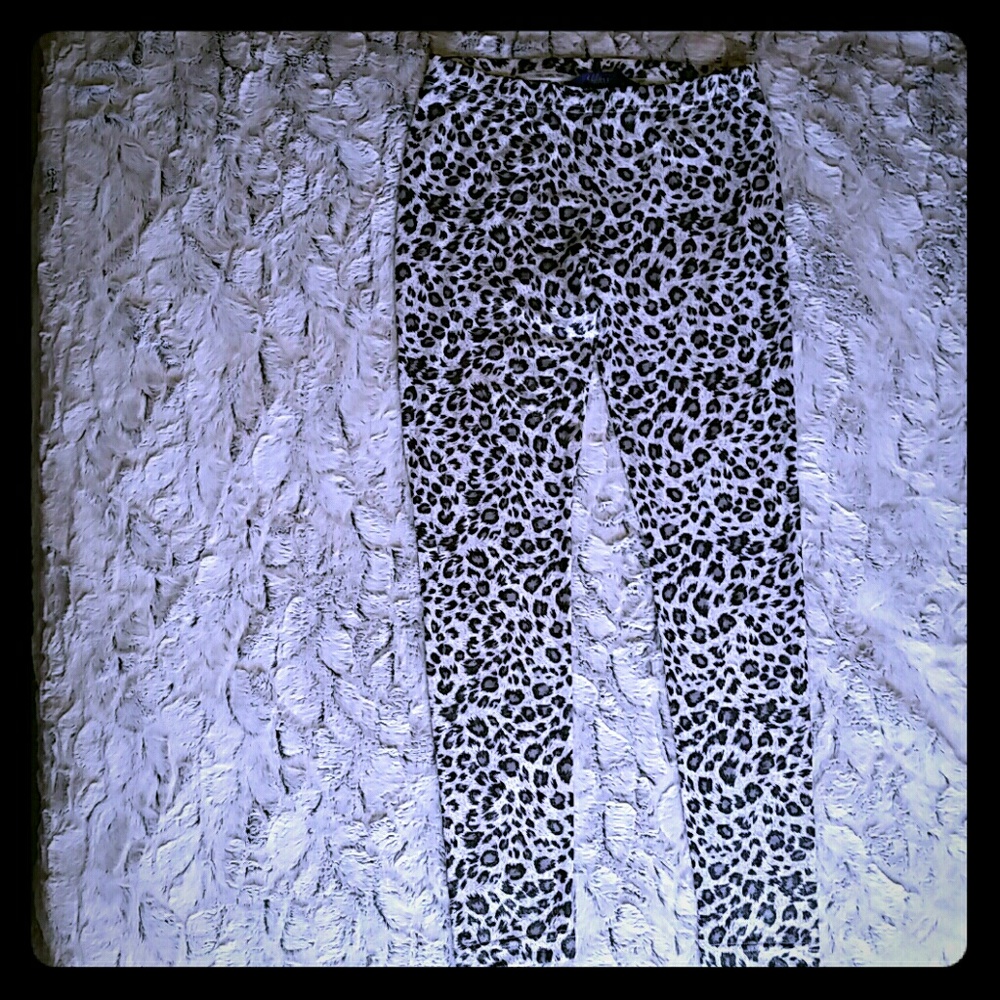 NWOT Cute metallic stretchy leggings
